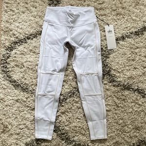 ALO Yoga 7/8 Airbrush White Leggings!